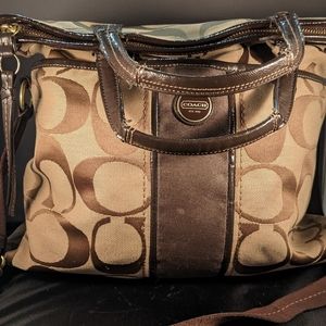 Wonderful coach crossover bag, great design
